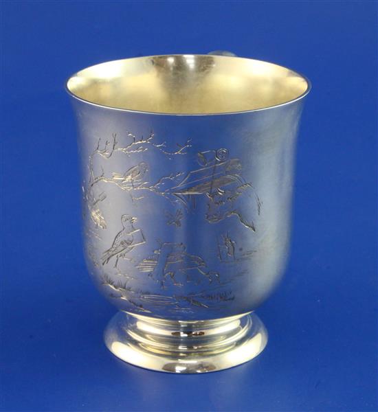 A late Victorian silver christening mug by Walter & John Barnard, 6 oz.